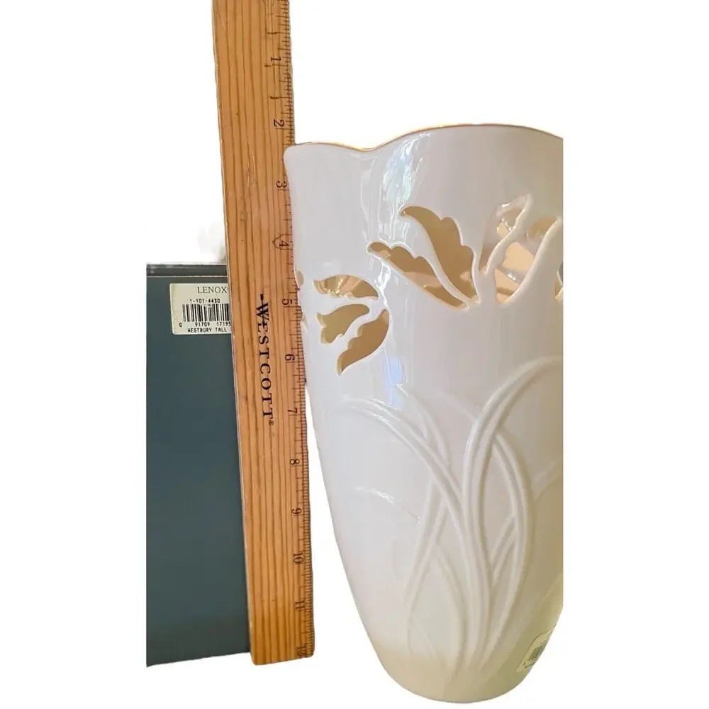 Vintage New Lenox Westbury Ivory Vase Scallop Gold Guilted Cut Out Tulip Leaves